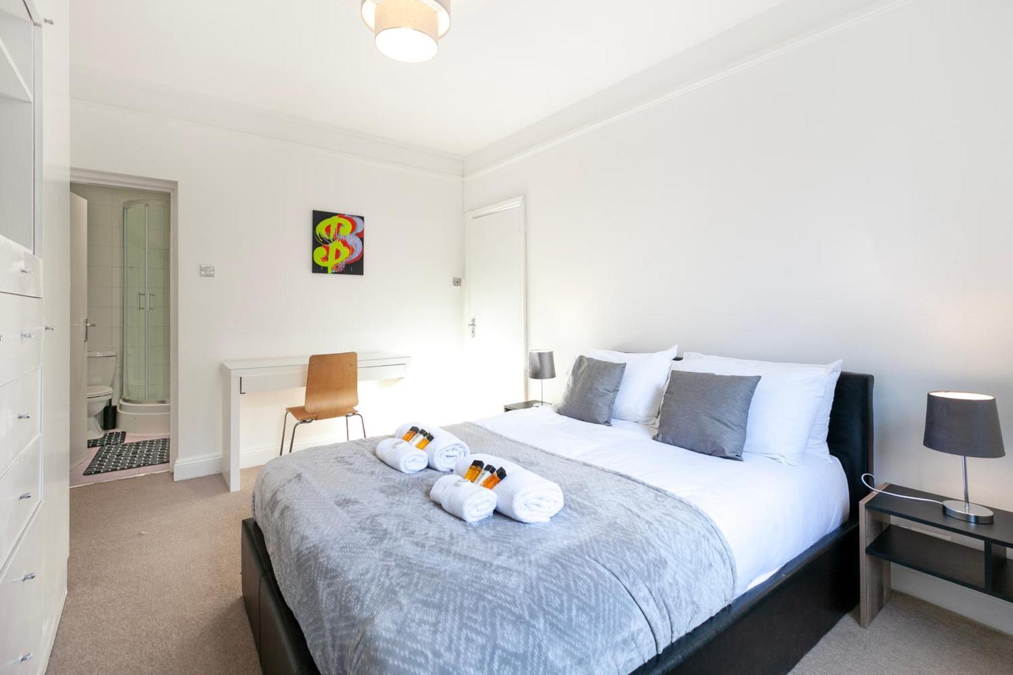 Beautiful 3 Bedroom Flat In Scott Ellis Gardens London Exterior photo